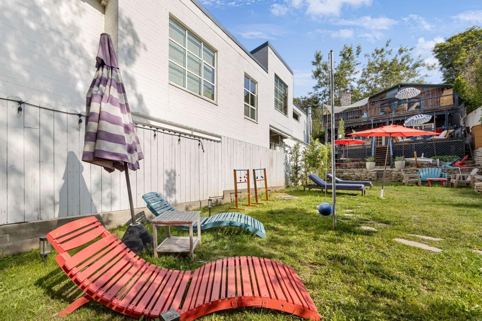 Chic La Hideaway W Soaking Tub Firepit Lounge Tranquil Backyard Hébergement de vacances