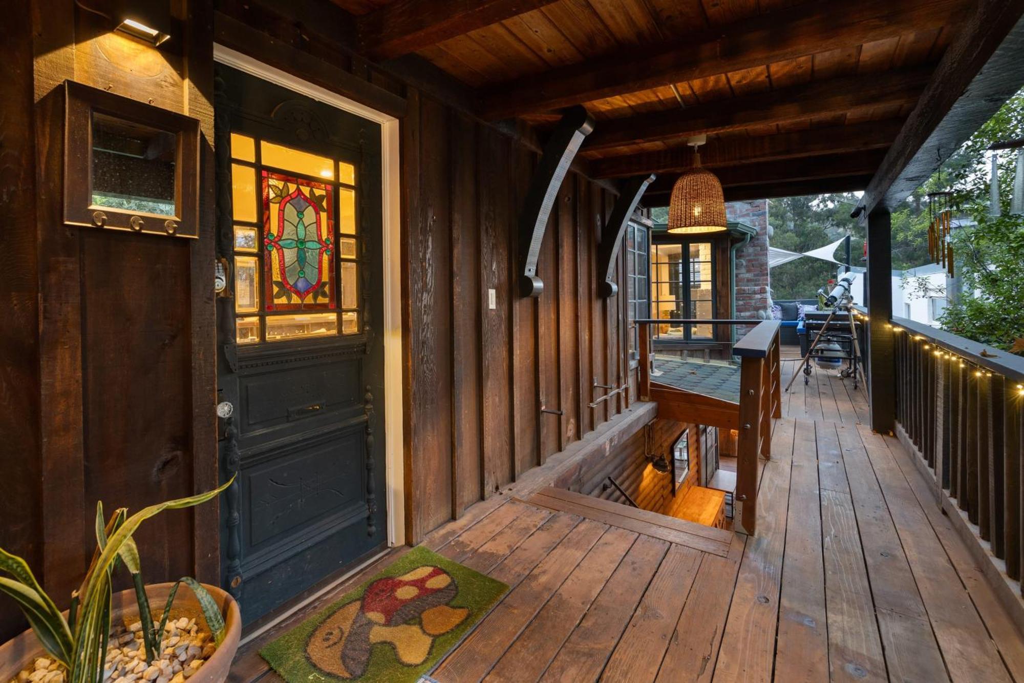 Hébergement de vacances Chic La Hideaway W Soaking Tub Firepit Lounge Tranquil Backyard
