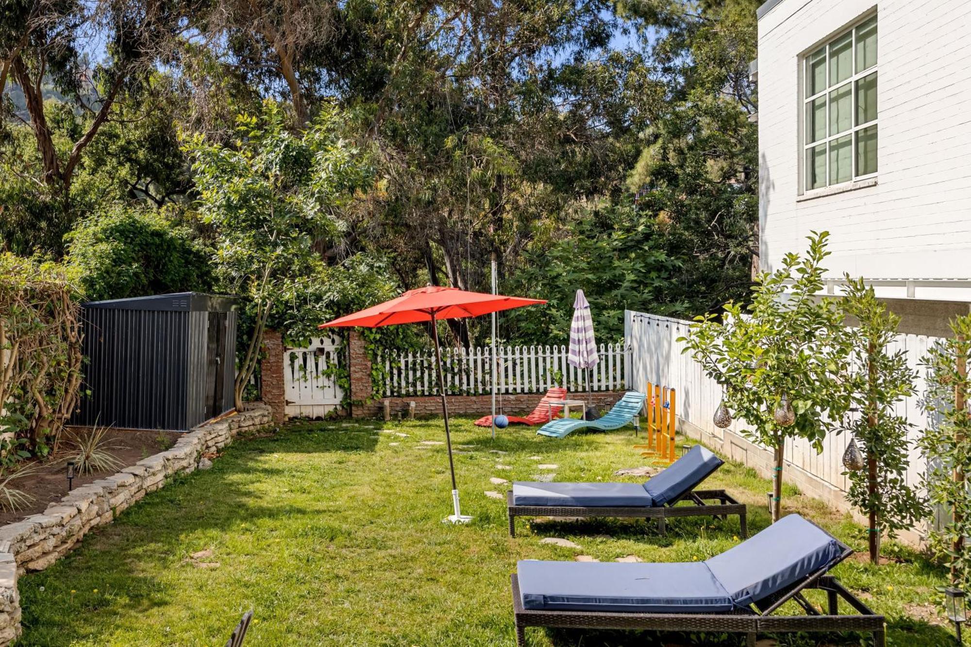 Hébergement de vacances Chic La Hideaway W Soaking Tub Firepit Lounge Tranquil Backyard Los Angeles