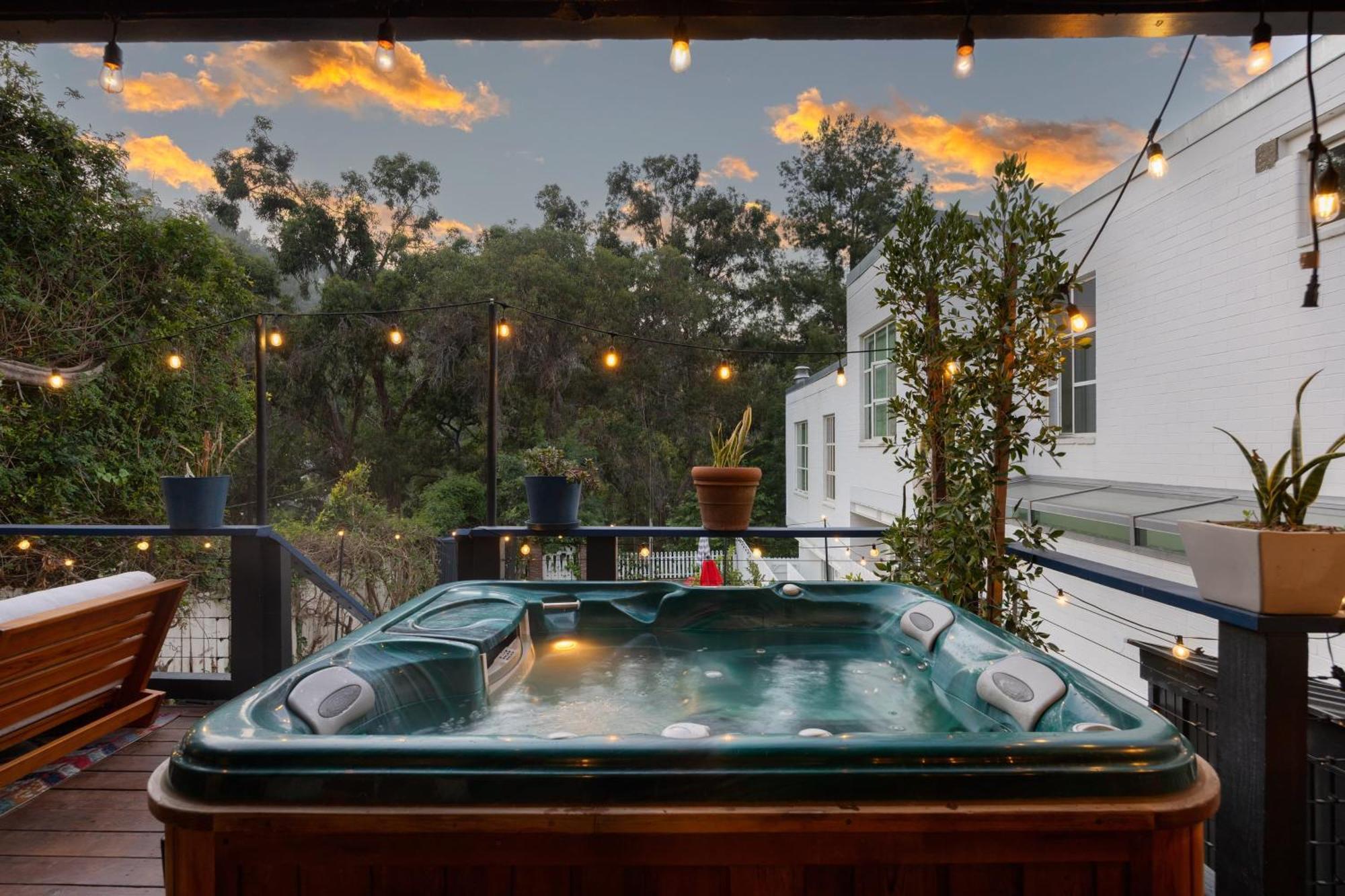 Chic La Hideaway W Soaking Tub Firepit Lounge Tranquil Backyard * Los Angeles