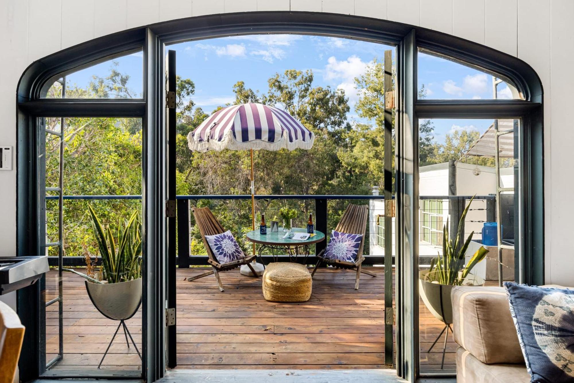 Chic La Hideaway W Soaking Tub Firepit Lounge Tranquil Backyard