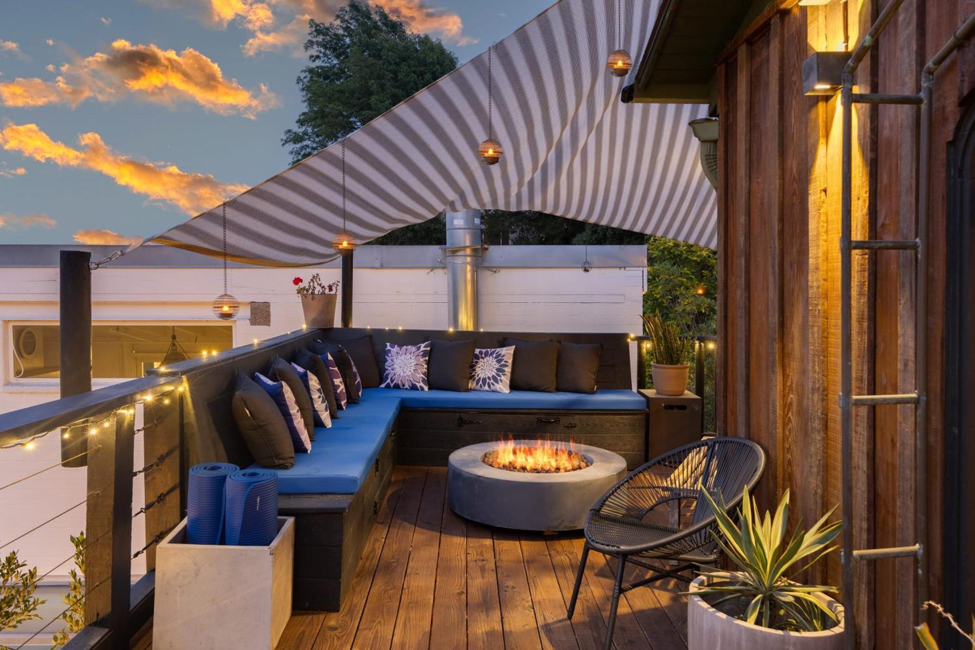 Chic La Hideaway W Soaking Tub Firepit Lounge Tranquil Backyard Hébergement de vacances